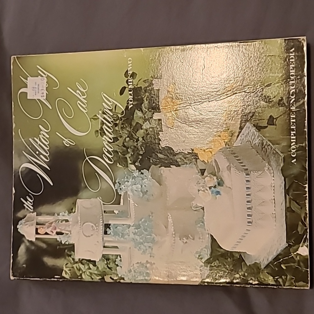 The Wilton Way of Cake Decorating volume two